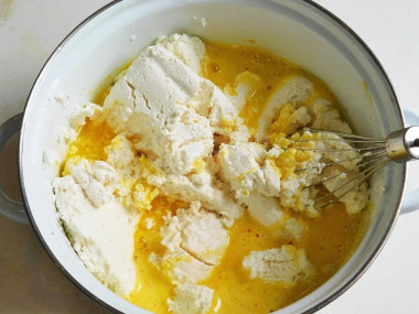 Творожная запеканка с яблоками в духовке