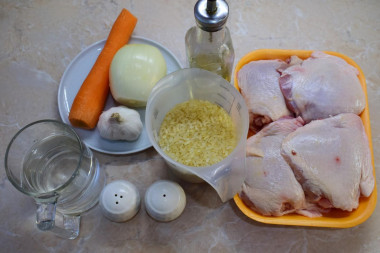 Ароматный рассыпчатый плов с курицей на сковороде