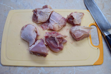 Ароматный рассыпчатый плов с курицей на сковороде