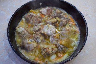 Ароматный рассыпчатый плов с курицей на сковороде
