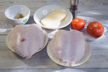 Куриные грудки с помидорами и сыром в духовке