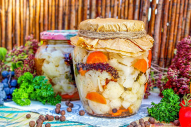 Маринованная цветная капуста на зиму в банках ассорти