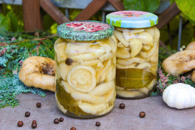 Маринованные грузди в банках горячим способом