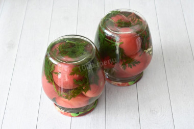 Маринованные помидоры с морковной ботвой на зиму