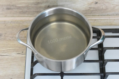 Маринованные помидоры с морковной ботвой на зиму