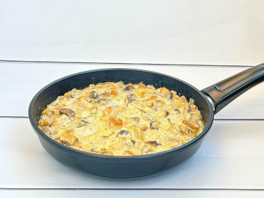 Мясо в сливочном соусе с грибами