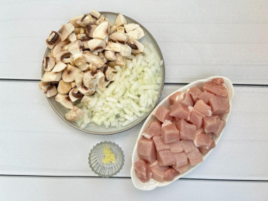 Мясо в сливочном соусе с грибами