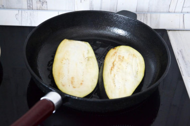 Рулетики из баклажанов с сыром и чесноком