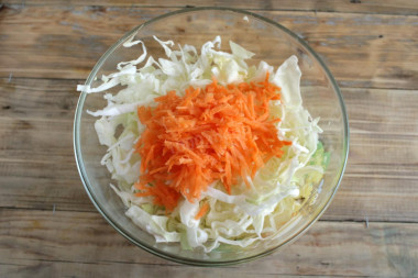 Салат Капуста с морковью и маслом