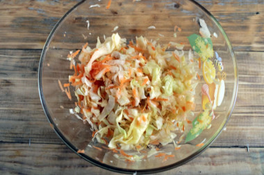 Салат Капуста с морковью и маслом