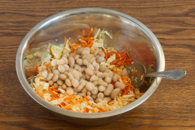 Салат с фасолью и корейской морковью