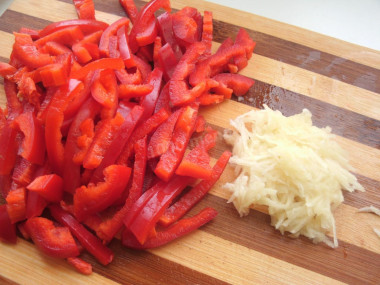 Суточная капуста с морковью и чесноком