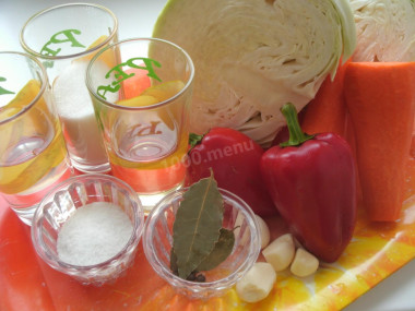Суточная капуста с морковью и чесноком