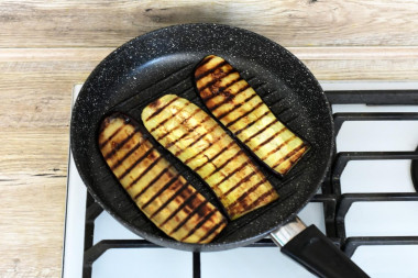 Тимбаль из баклажанов с макаронами и фаршем