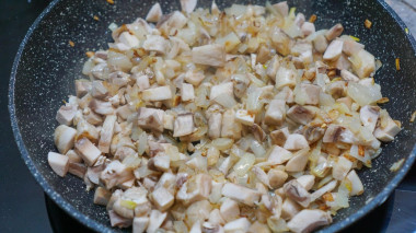 Запечённый батат с курицей в духовке