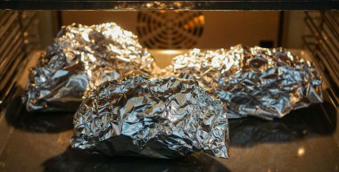 Запечённый батат с курицей в духовке