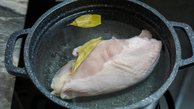 Запечённый батат с курицей в духовке
