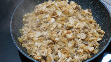 Запечённый батат с курицей в духовке