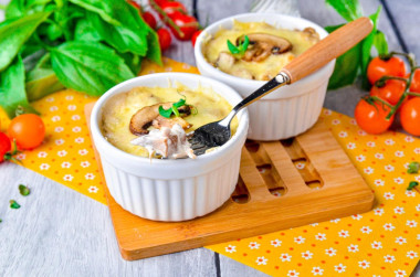 Жульен с курицей грибами и сыром