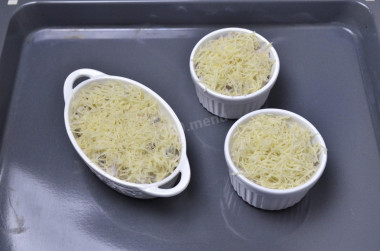 Жульен с курицей грибами и сыром