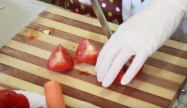 Аджика с яблоками морковью и перцем на зиму