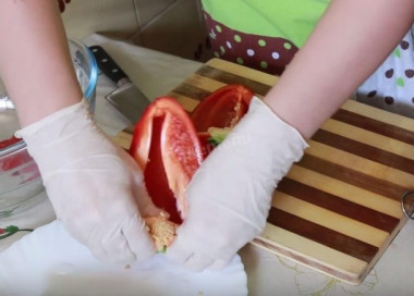 Аджика с яблоками морковью и перцем на зиму
