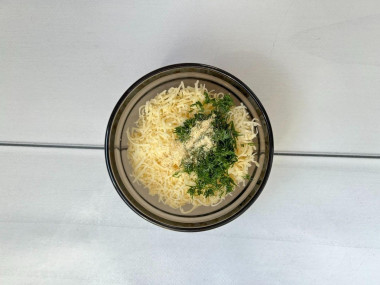 Крабовые палочки с сыром на сковороде