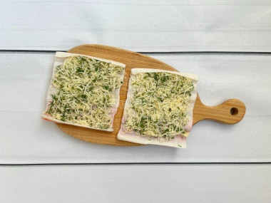 Крабовые палочки с сыром на сковороде