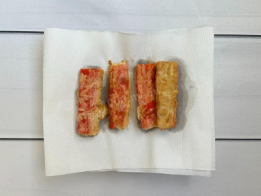 Крабовые палочки с сыром на сковороде