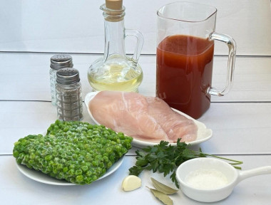 Курица с зеленым горошком