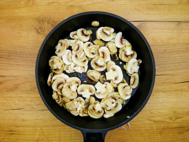Куриное мясо по французски из курицы с грибами в духовке