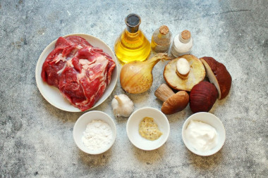 Мясо с белыми грибами