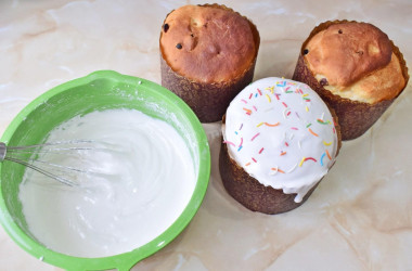 Пасхальный кулич в духовке с изюмом