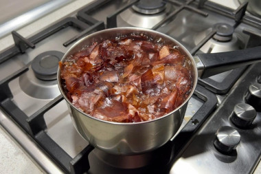 Покрасить яйца в луковой шелухе на Пасху
