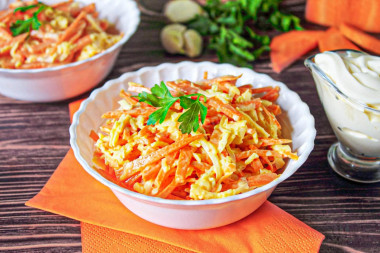 Салат из моркови с чесноком и сыром