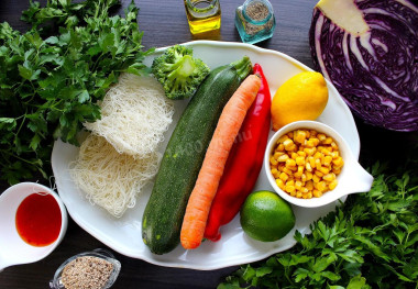 Салат с фунчозой овощами и соевым соусом